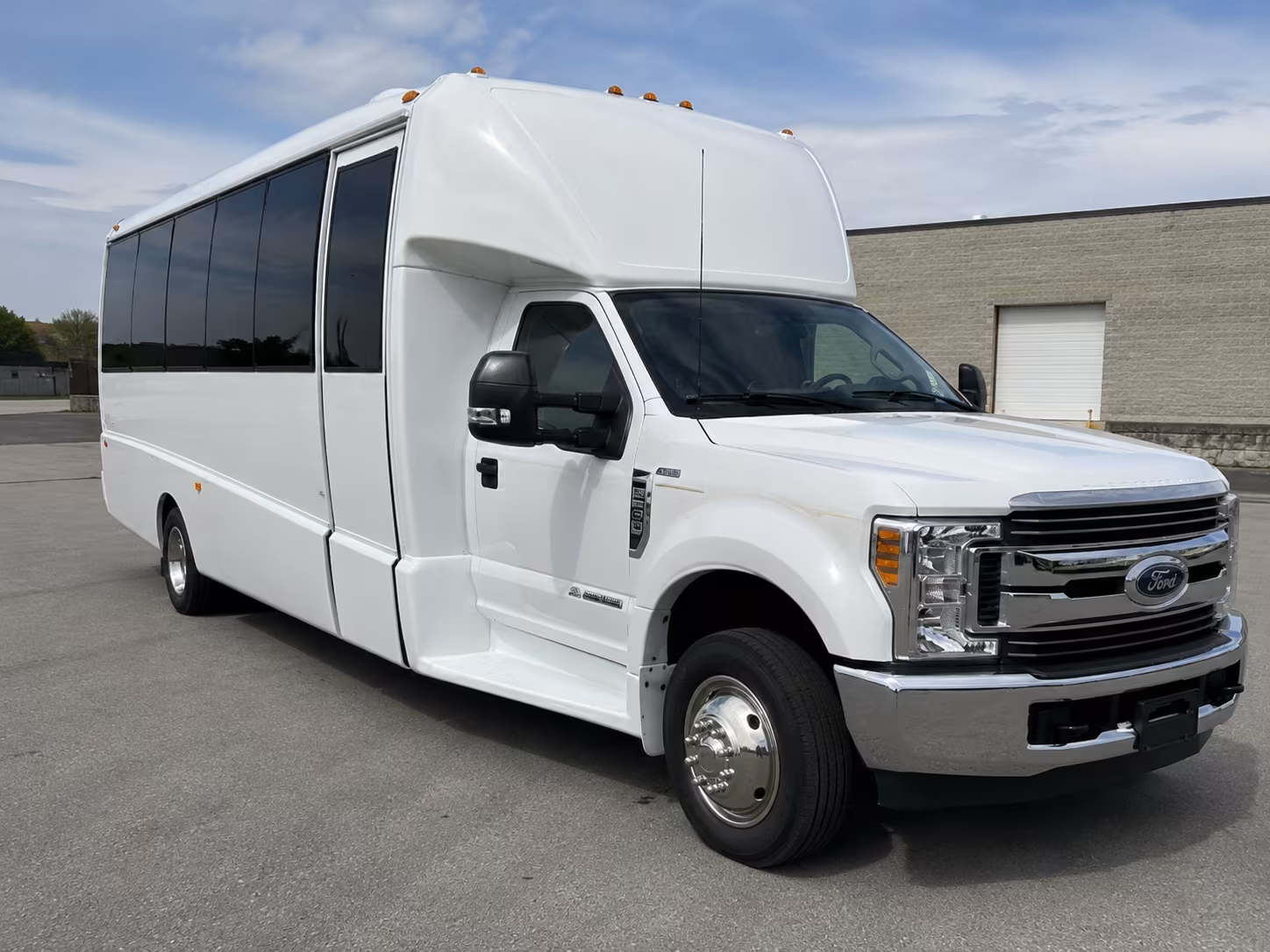 ontario book shuttle buses for employees in ontario